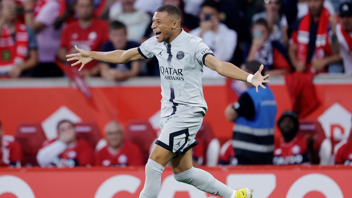 You are currently viewing Football : Kylian Mbappé revient en de meilleurs sentiments avec un sourire éclatant.