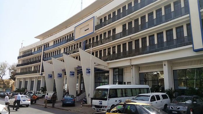 You are currently viewing Détournement de 1,5 milliards à Postfinances: Le juge ordonne l’arrestation de tous les bénéficiaires sauf remboursement immédiat.