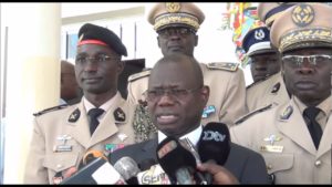 Lire la suite à propos de l’article Sonko, surtout, pas en direction des forces armées. (Par Augustin Tine)