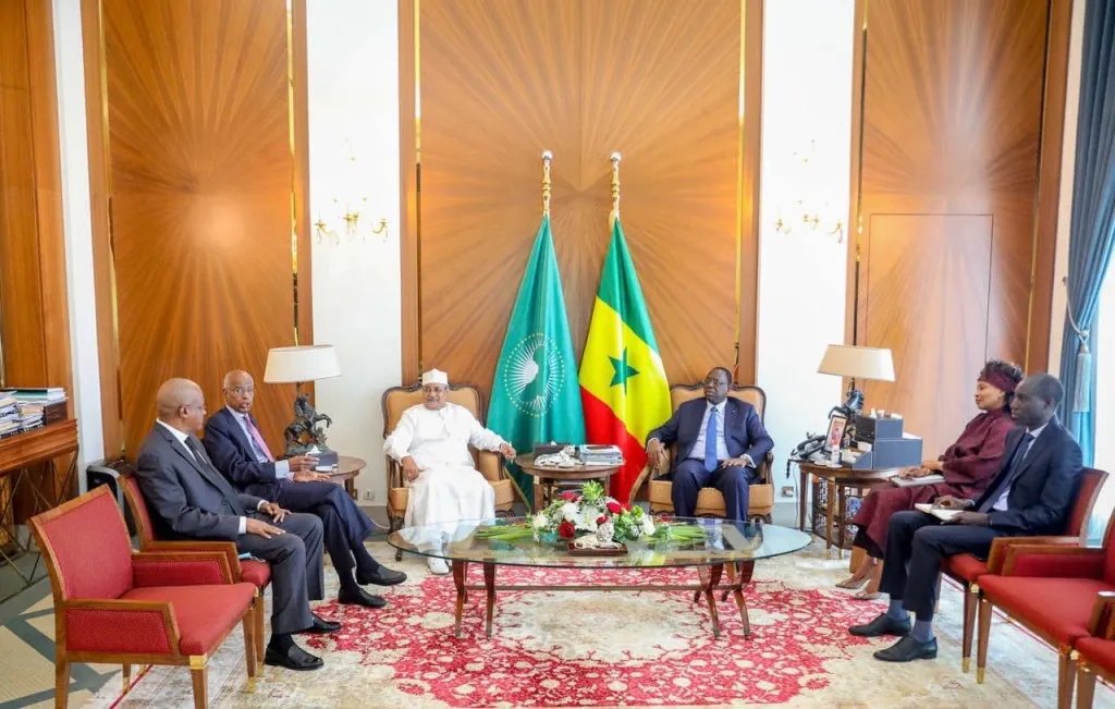 You are currently viewing Le Chef de l’État Macky SALL a reçu le représentant du bureau des NU pour l’Afrique de l’ouest et le Sahel.