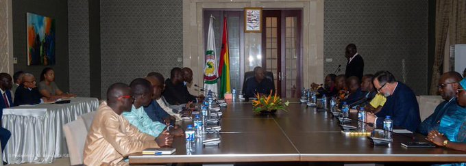 You are currently viewing Dakar, Bissau et le MFDC signent un accord de paix pour déposer les armes.