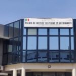 Lire la suite à propos de l’article Tribunal de Pikine : En pleine audience, un agresseur libère ses amis puis s’évade du box des prévenus.