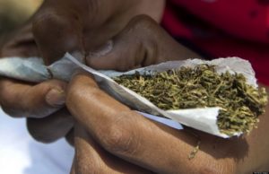Lire la suite à propos de l’article Un étudiant et un commerçant arrétés par la Police pour détention de cannabis.