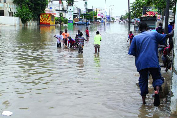 You are currently viewing Touba : Les inondations font un mort et plusieurs dégâts matériels notés.