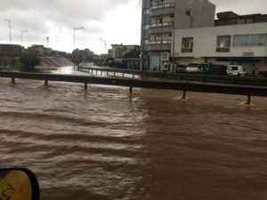 Lire la suite à propos de l’article Pluies à Dakar: Le pont de l’émergence sous les eaux.