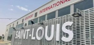 Lire la suite à propos de l’article Saint-Louis: L’aéroport international Ousmane Masseck Ndiaye sous les eaux.