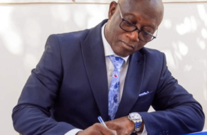 Lire la suite à propos de l’article Sérigne Mbacké Ndiaye: “Tous sont autour de Macky Sall. Il ne manque Me Wade pour…”.