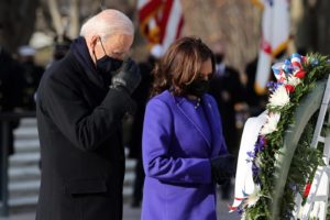 Lire la suite à propos de l’article Angleterre: Joe Biden se recueille devant le cercueil d’Elizabeth II.