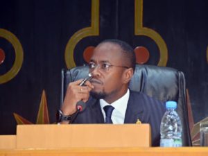 Lire la suite à propos de l’article Macky Sall fait recours à « l’expérience parlementaire » d’Abdou Mbow pour faire face aux multiples propositions de lois de Yewwi.