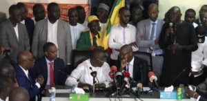 Lire la suite à propos de l’article Ministère des Sports: Matar Bâ a passé le témoin à Yankhoba Diattara ce mercredi.