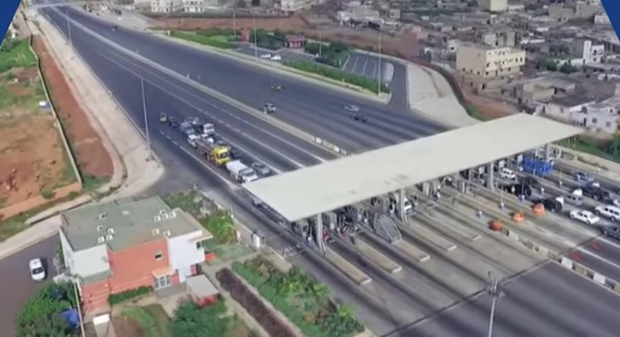 You are currently viewing Autoroute: Un camion d’ordures chute sur le pont de la Vdn.