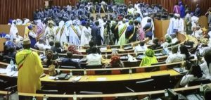 Lire la suite à propos de l’article Assemblée nationale: Les gendarmes envahissent l’hémicycle.
