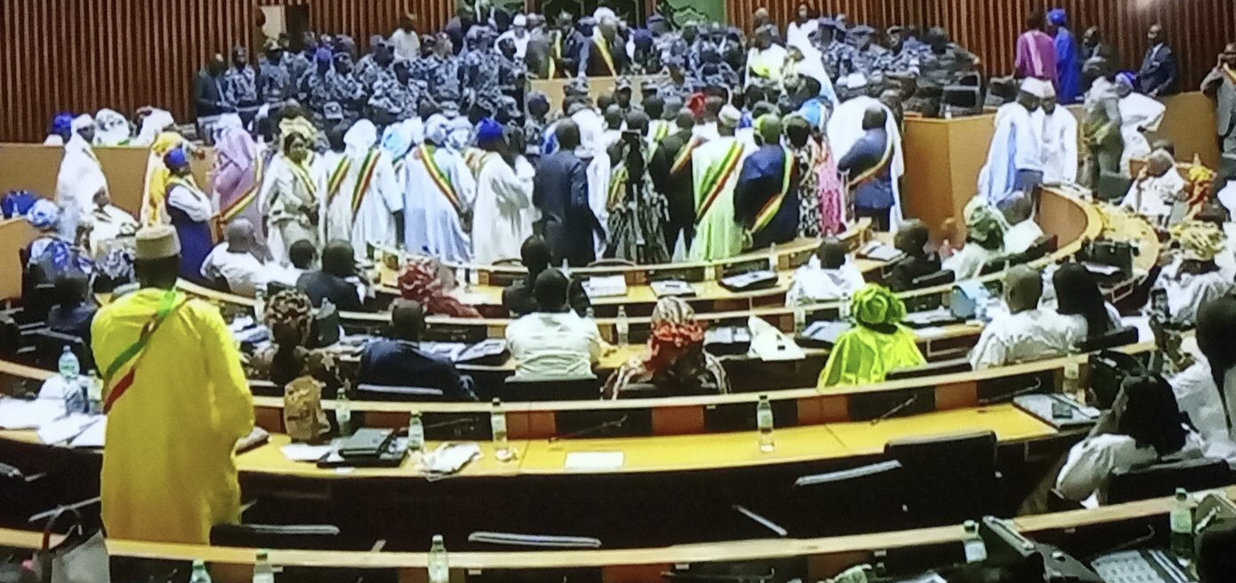 You are currently viewing Assemblée nationale: Les gendarmes envahissent l’hémicycle.