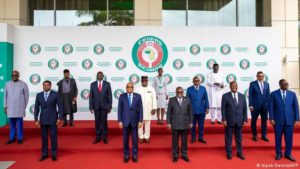 Lire la suite à propos de l’article Guinée: La Cedeao interdit de voyage à tous les membres du gouvernement.