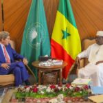 Lire la suite à propos de l’article Audience: Le Chef de l’État Macky Sall s’est entretenu avec John Kerry sur des questions climatiques.