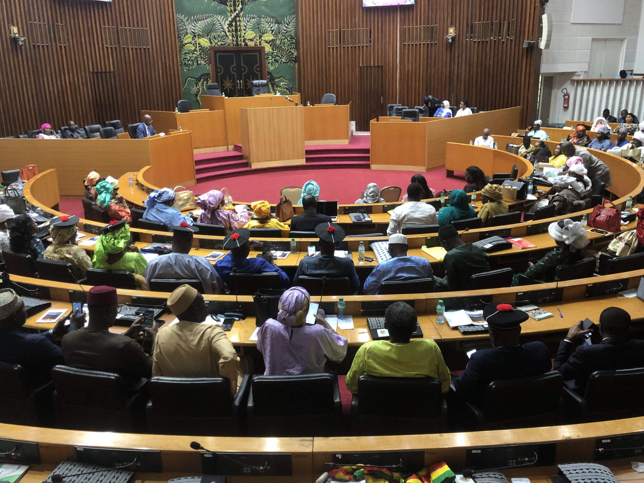 You are currently viewing Blocages à l’Assemblée nationale: Abdou Mbow accuse Yewwi-Wallu de retarder la séance pour leurs intérêts.