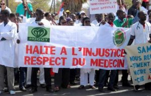 Lire la suite à propos de l’article Santé : Vers une paralysie du secteur à partir de ce Lundi.