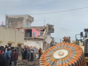 Lire la suite à propos de l’article Affaissement d’une dalle à Kaolack : 3 morts dont un bébé.