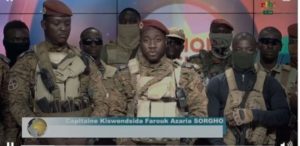 Lire la suite à propos de l’article Burkina: Ibrahim Traoré le nouveau chef de l’État pour conduire la transition jusqu’en juillet 2024.