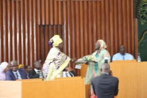 Lire la suite à propos de l’article URGENCE : Mimi Touré quitte BBY et Sokhna Dieng l’Assemblée Nationale.