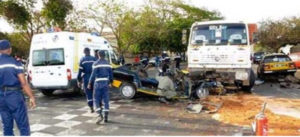 Lire la suite à propos de l’article Podor : un bus termine sa course sur un arbre et fait trois (03) morts