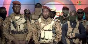 Lire la suite à propos de l’article Burkina Faso: pour faire face à la menace terroriste, l’armée recrute 50 000 volontaires.