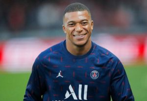 Lire la suite à propos de l’article Football: Mbappe le joueur le mieux payé au monde.