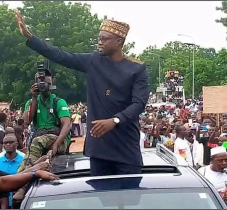 You are currently viewing Nemmeku Tour à Joal : Sonko et ses camarades gazés par la gendarmerie.