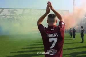 Lire la suite à propos de l’article Sport : Ribéry raccroche les crampons.