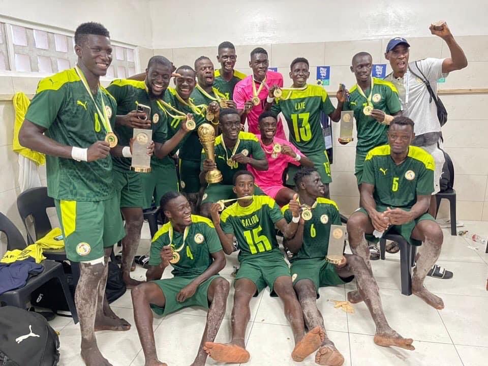 You are currently viewing Macky félicite les lions du Beach Soccer.