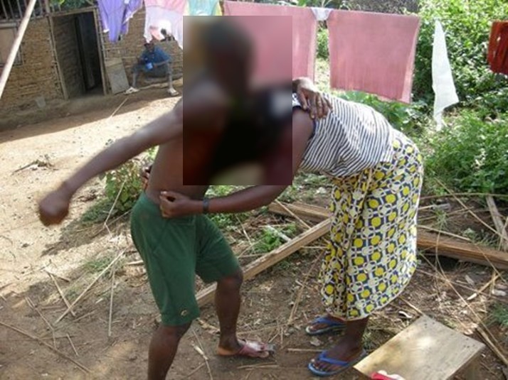 You are currently viewing Violence conjugale à Darou Mouhty: En colère, le jeune berger casse la jambe de sa femme.