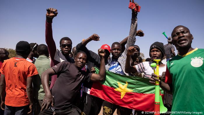 You are currently viewing Burkina:  3.000 soldats recrutés pour combattre les jihadistes.