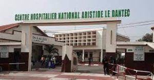 Lire la suite à propos de l’article Affaire de LE DANTEC : Les hémodialysés du hangar de l’aéroport Léopold Sédar Senghor réclament de l’eau potable