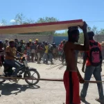Lire la suite à propos de l’article Haïti: les pillages se poursuivent aux Gonaïves, les entreprises du ministre de la Défense attaquées.