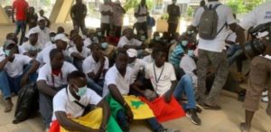 Lire la suite à propos de l’article Ila Touba : Des prestataires menacent de bloquer la circulation.