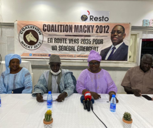 Lire la suite à propos de l’article « Ni Oui ni Non » : Macky 2012 demande au président de se déterminer.