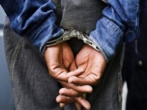 Lire la suite à propos de l’article Arnaque : il tombe avec 20 cartes Sim, 2 passeports et une dizaine de cartes d’identités.