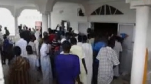 Lire la suite à propos de l’article Thiaroye : Une mosquée cambriolée.
