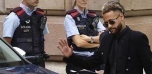 Lire la suite à propos de l’article Neymar est arrivé à Barcelone pour son procès.