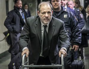 Lire la suite à propos de l’article À son deuxième procès, la défense d’Harvey Weinstein plaide la «promotion canapé».