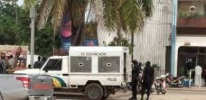 Lire la suite à propos de l’article Touba: Un tik tokeur arrêté pour insulte aux agents de police, le maire de Mbacké… (Vidéo)
