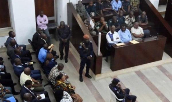 You are currently viewing « Extorsion à Zac Mbao : Neuf policiers et un indicateur risquent la prison pour vol de 200 millions »