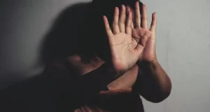 Lire la suite à propos de l’article Pour du pain de singe, elle ébouillante et brûle les enfants de son frère.
