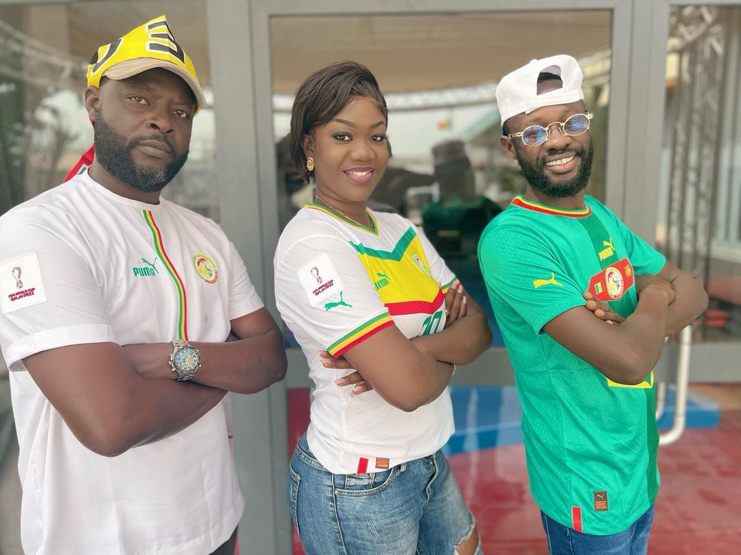 You are currently viewing Qatar 2022: Sénégal vs Equateur:  Les animateurs de la 2stv s’y mettent(photos)
