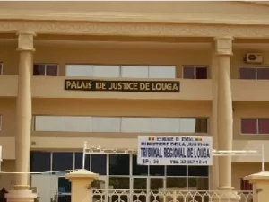 Lire la suite à propos de l’article Louga : Il imite le Ministre Moustapha Diop, escroque un commerçant et prend un an ferme.