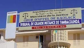 Lire la suite à propos de l’article Tamba : Accusé du meurtre de sa copine, il est acquitté après 6ans en prison.