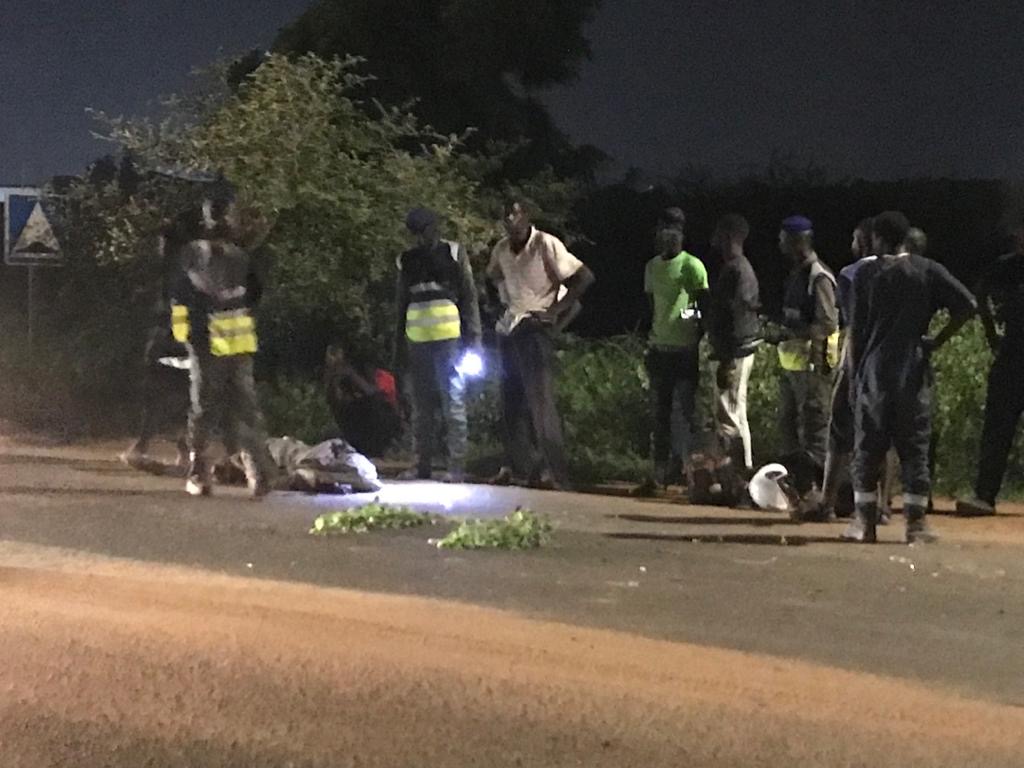 You are currently viewing Accident de moto : 2 jeunes percutent un camion et meurent sur le coup.