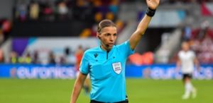 Lire la suite à propos de l’article Qatar : Stéphanie Frappart, première femme arbitre du mondial.