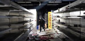 Lire la suite à propos de l’article Mbao : 13 malfaiteurs attaquent le magasin Auchan.