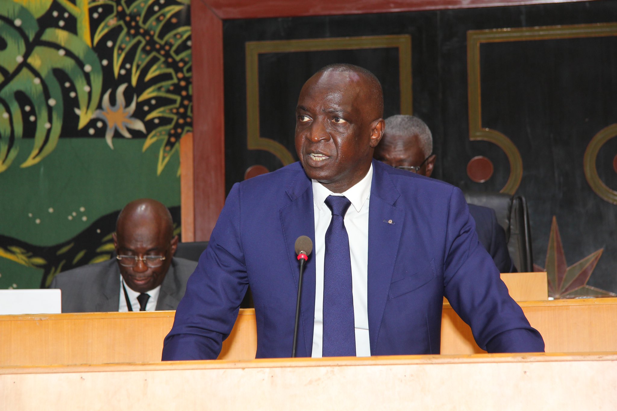 You are currently viewing Salaire des auxiliaire : Le ministre des Finances et du Budget dément Guy Marius.